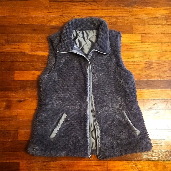 🍁🎉H.P🎉 BEAUTIFUL Reversible Womens Unbranded Grey Sleeveless Faux Fur Vest - Picture 1 of 6